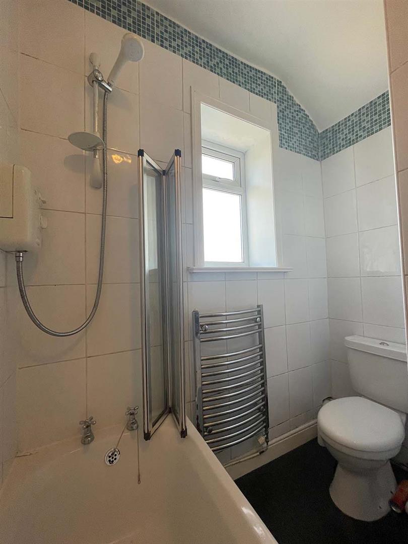 2 bedroom mid terrace house SSTC in Laneshawbridge - IMG_6561.jpg